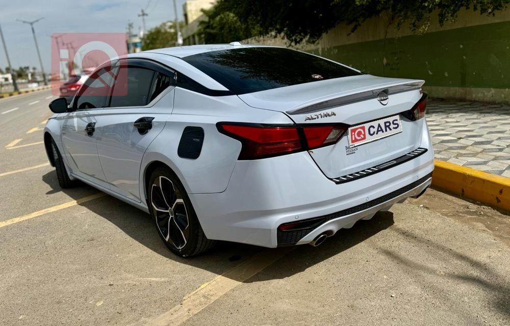 نيسان ألتيما